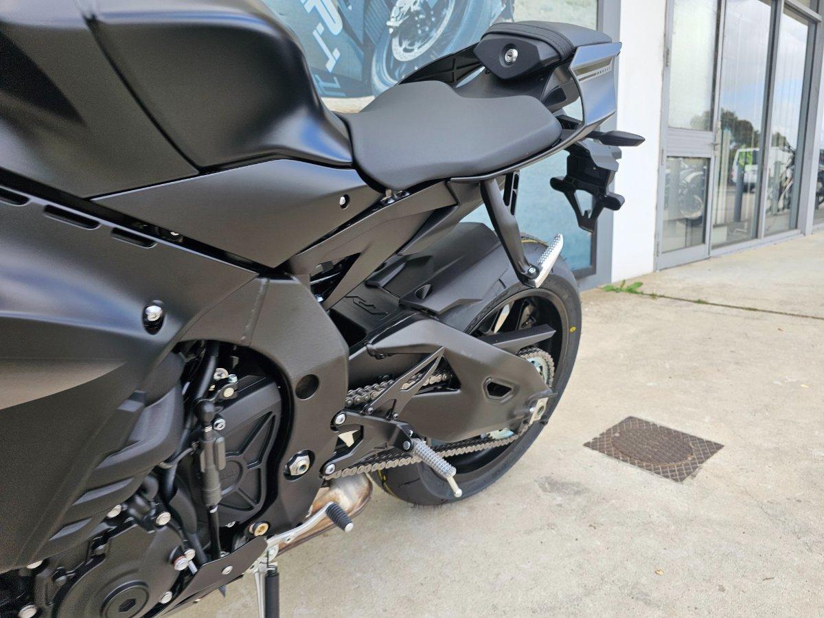 2025 YAMAHA YZF-R1 SPORTS