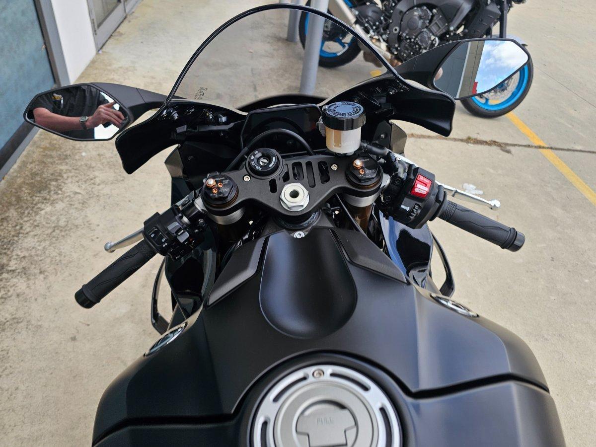 2025 YAMAHA YZF-R1 SPORTS