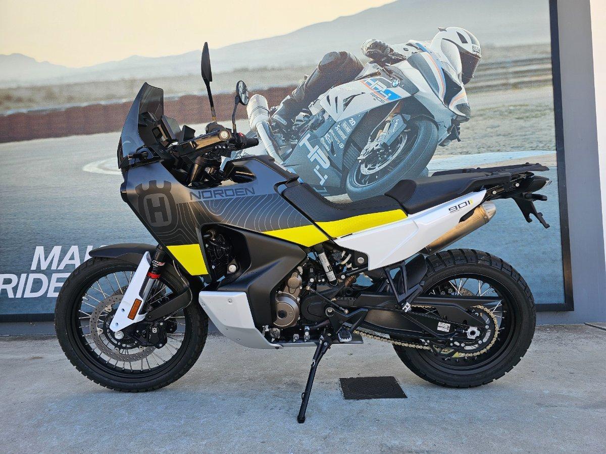 2022 HUSQVARNA NORDEN 901 TOURER