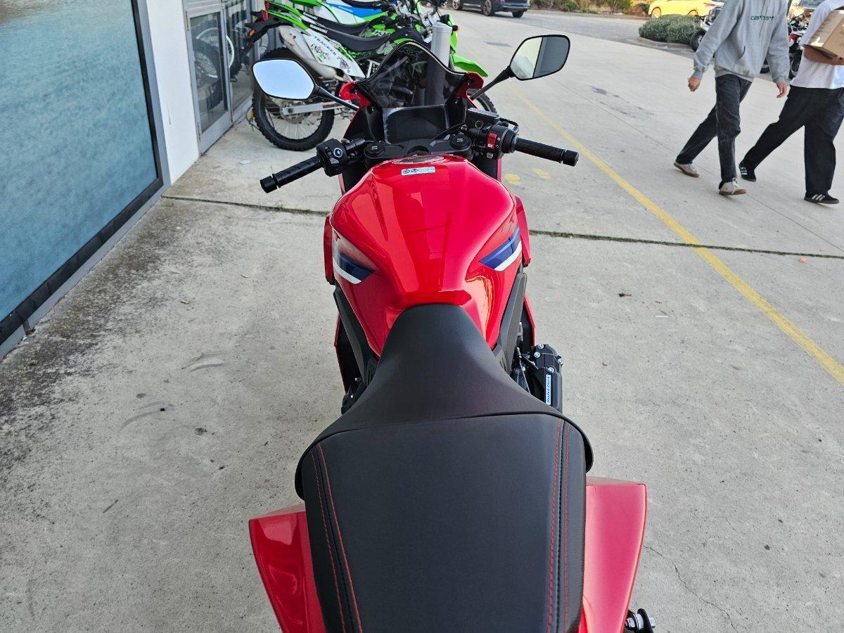 2026 HONDA CBR650R E-CLUTCH SPORTS