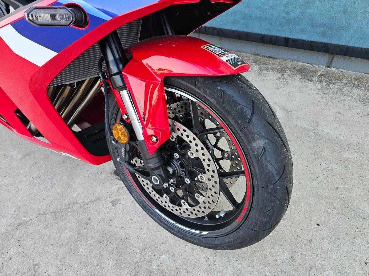 2026 HONDA CBR650R E-CLUTCH SPORTS