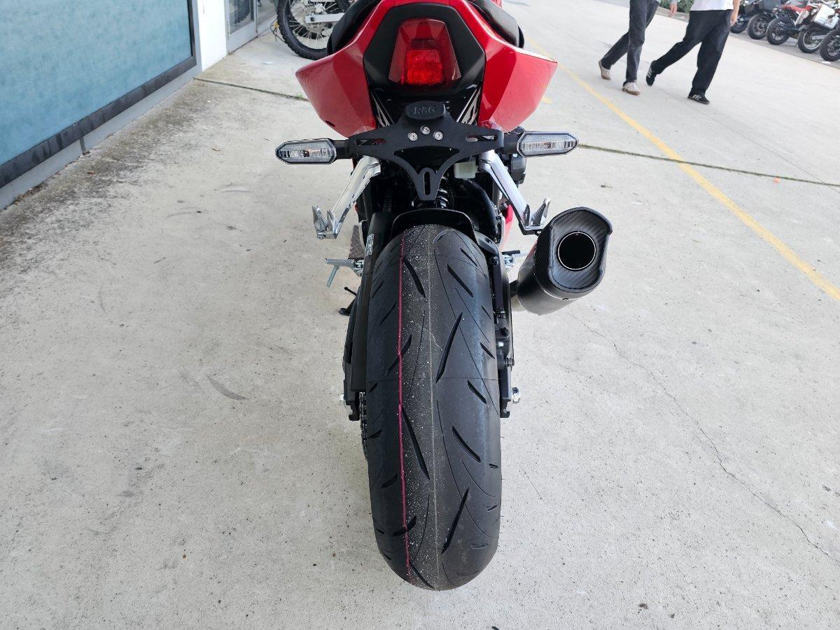 2026 HONDA CBR650R E-CLUTCH SPORTS