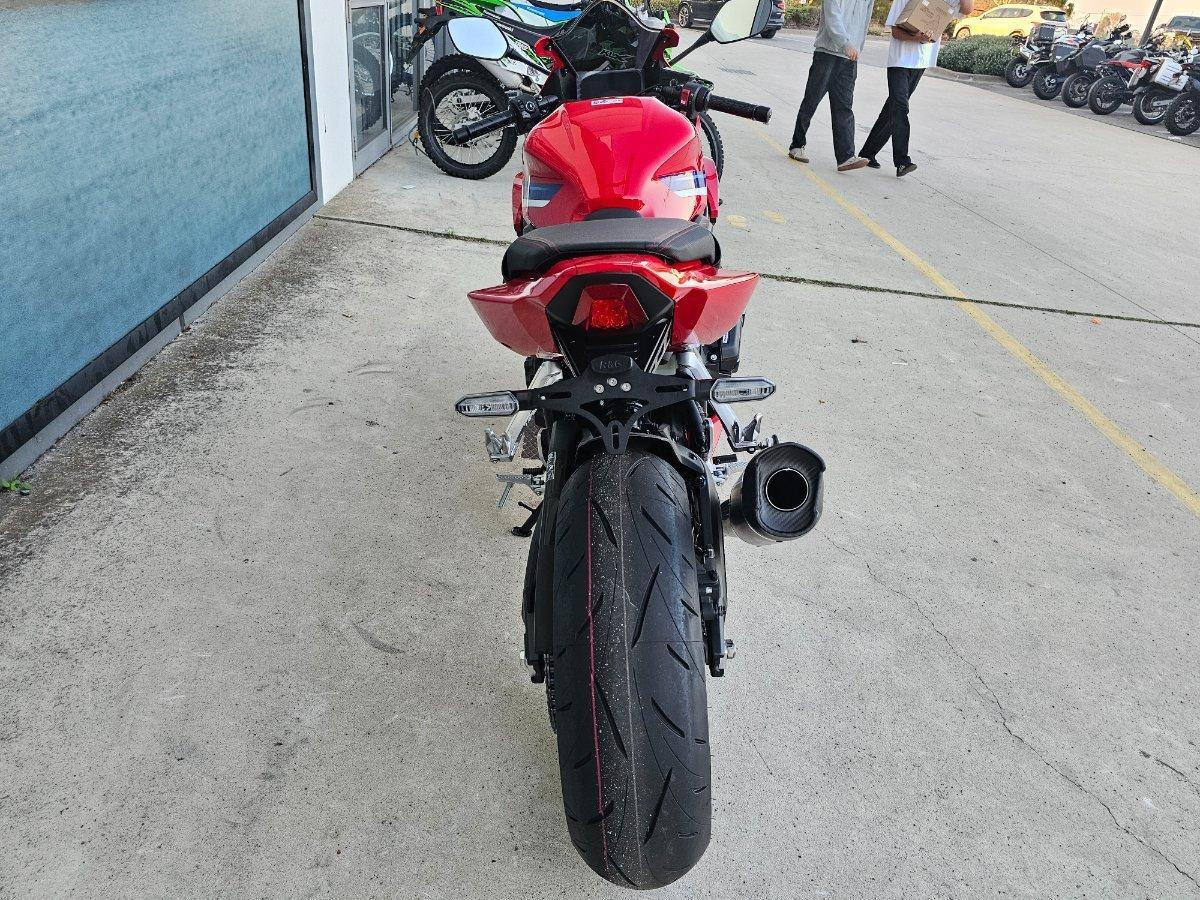 2026 HONDA CBR650R E-CLUTCH SPORTS