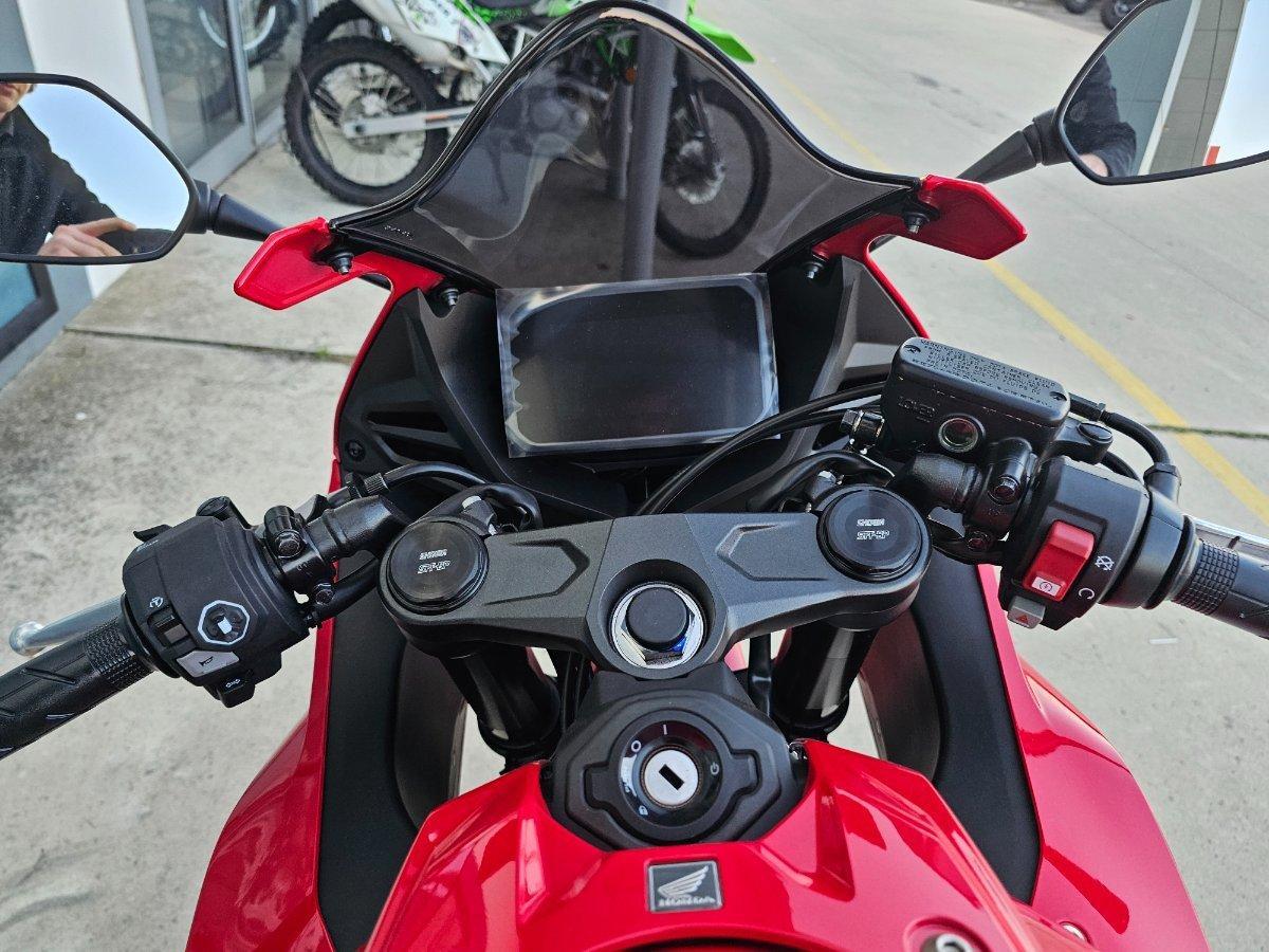 2026 HONDA CBR650R E-CLUTCH SPORTS