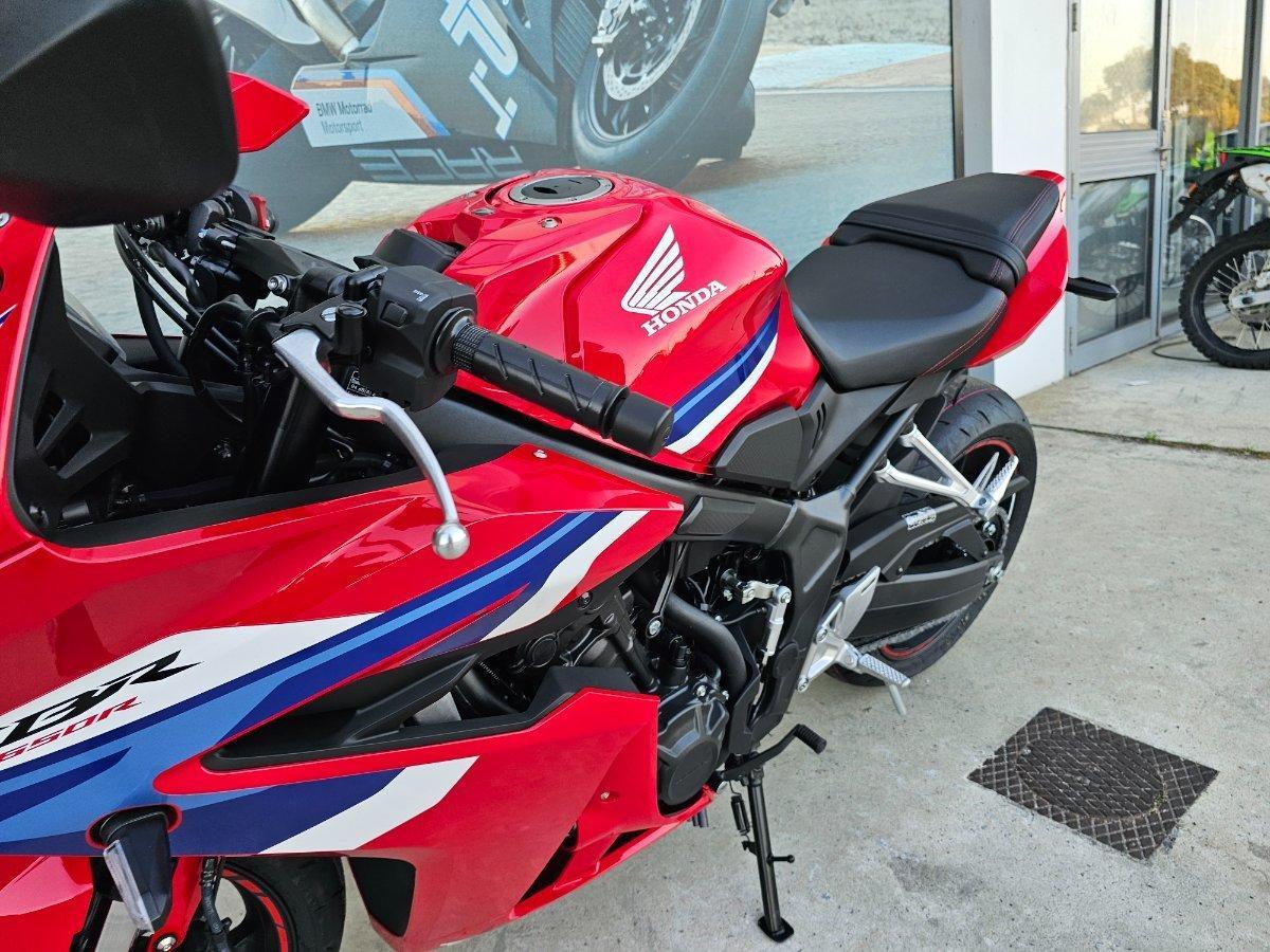 2026 HONDA CBR650R E-CLUTCH SPORTS