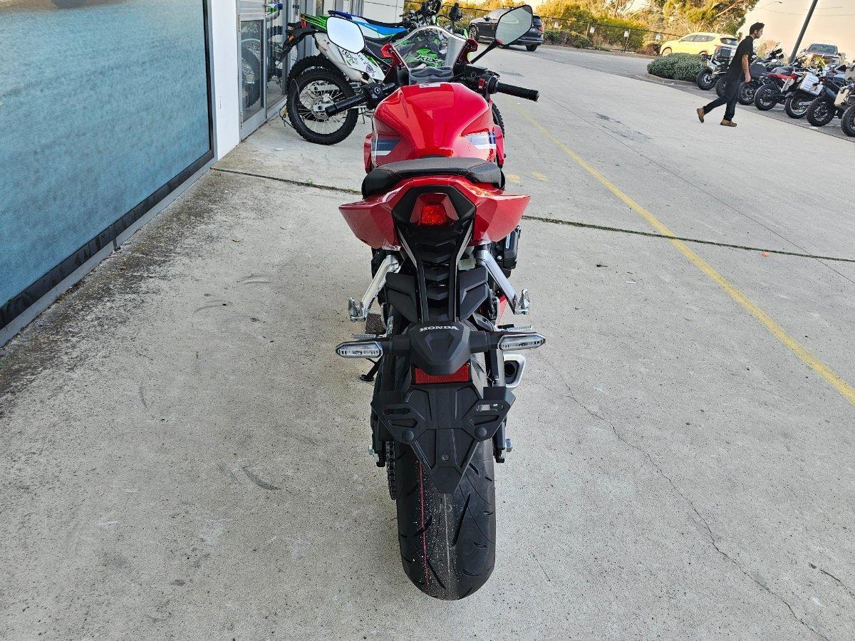 2026 HONDA CBR650R E-CLUTCH SPORTS