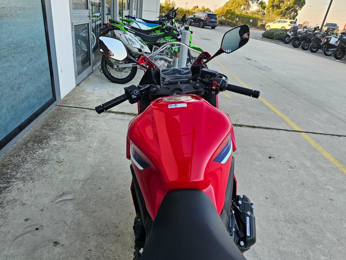 2026 HONDA CBR650R E-CLUTCH SPORTS