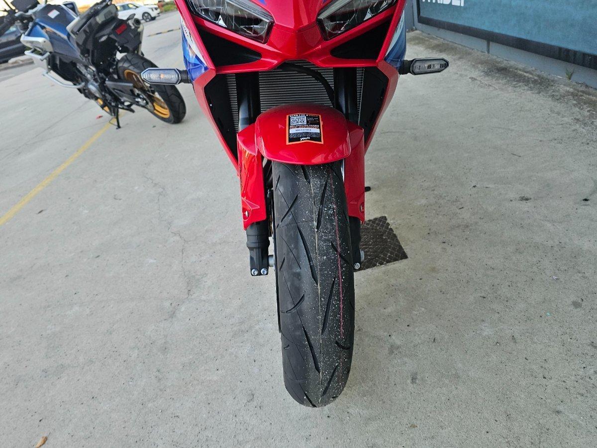 2026 HONDA CBR650R E-CLUTCH SPORTS