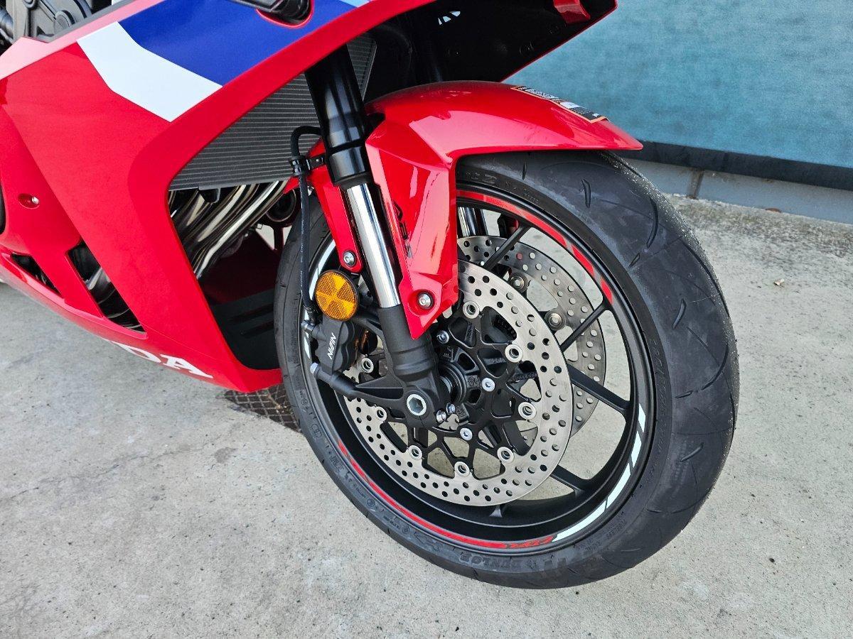 2026 HONDA CBR650R E-CLUTCH SPORTS