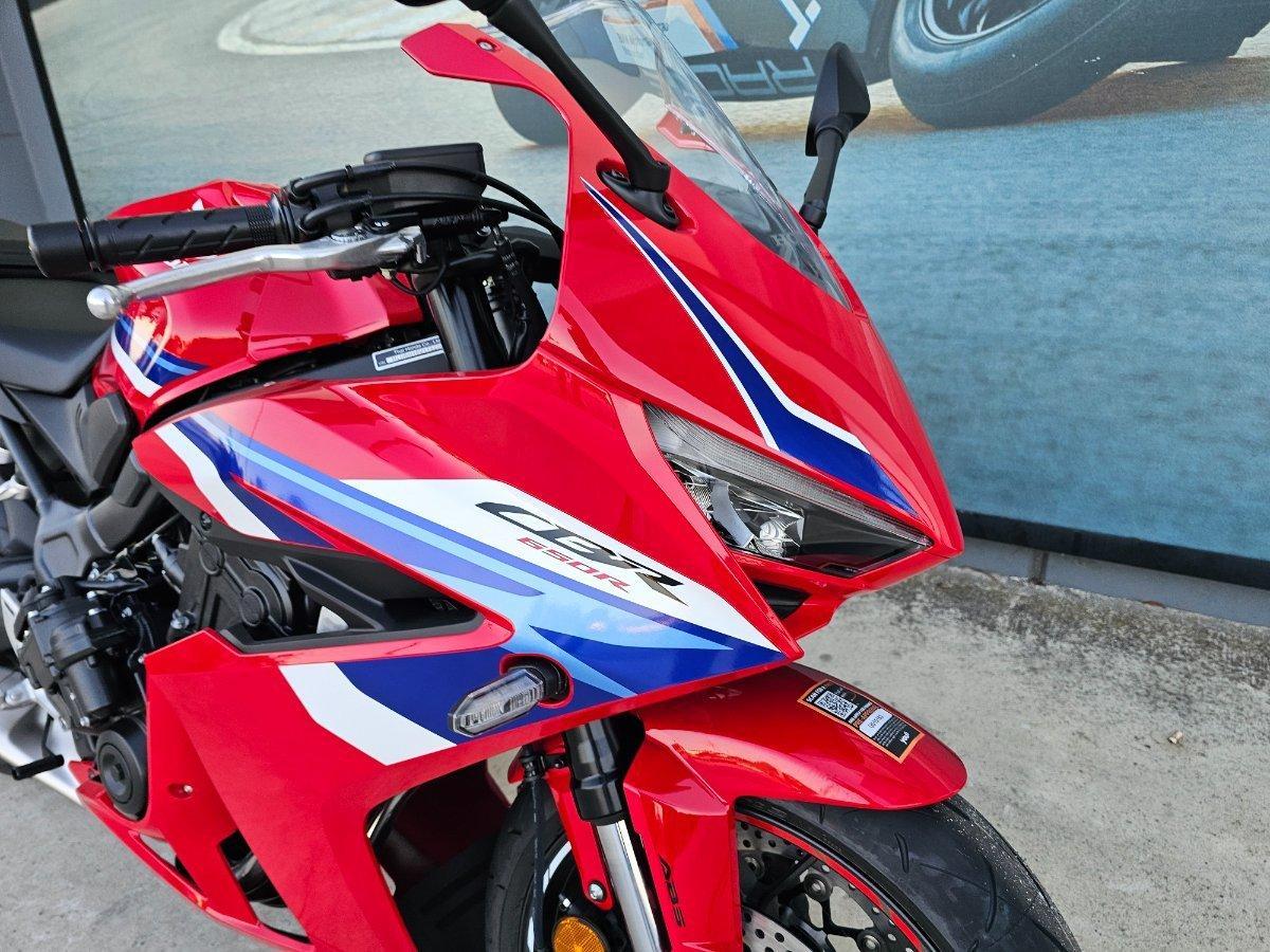 2026 HONDA CBR650R E-CLUTCH SPORTS