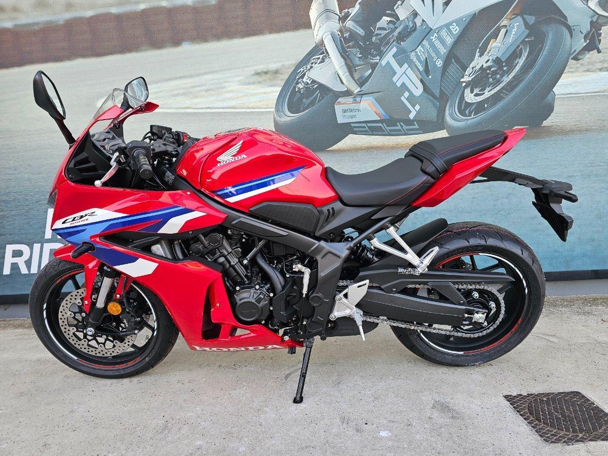 2026 HONDA CBR650R E-CLUTCH SPORTS