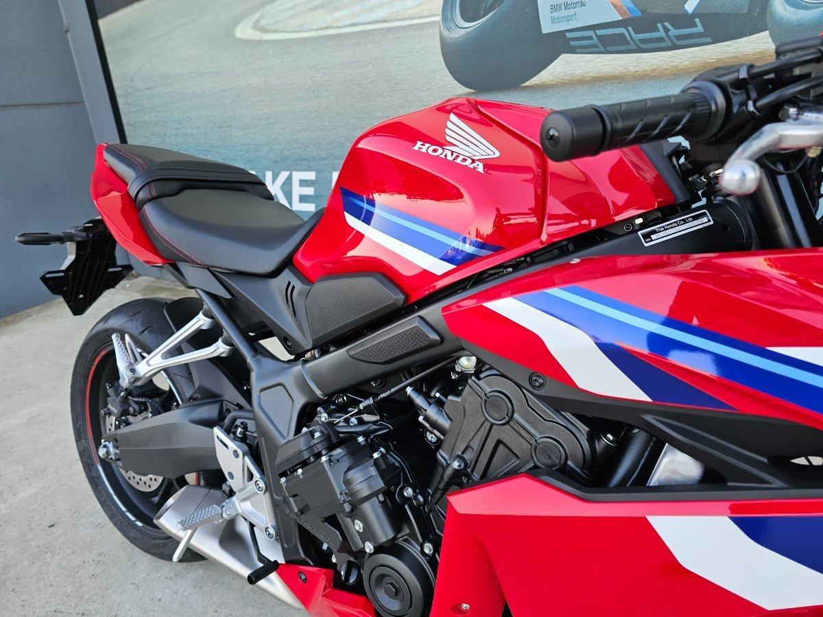 2026 HONDA CBR650R E-CLUTCH SPORTS