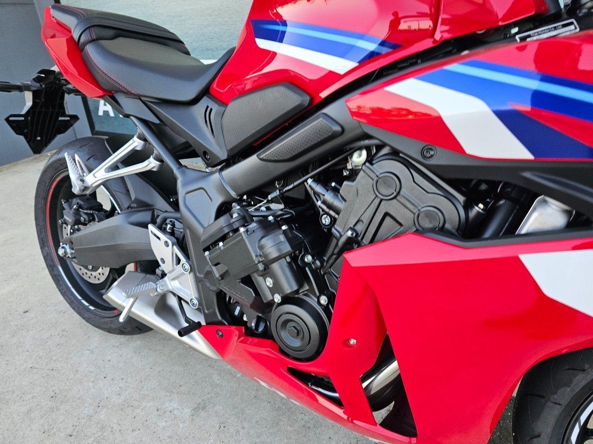 2026 HONDA CBR650R E-CLUTCH SPORTS