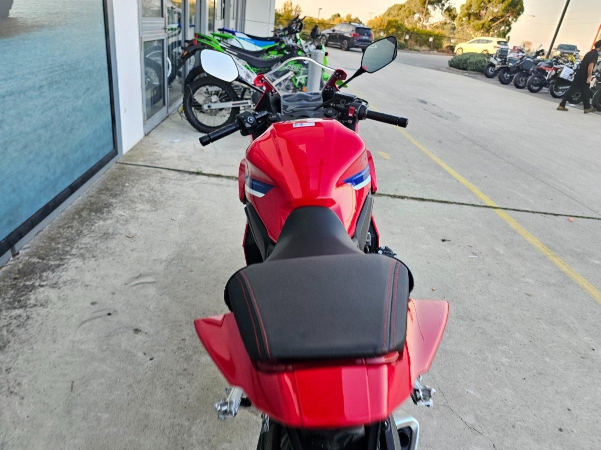 2026 HONDA CBR650R E-CLUTCH SPORTS