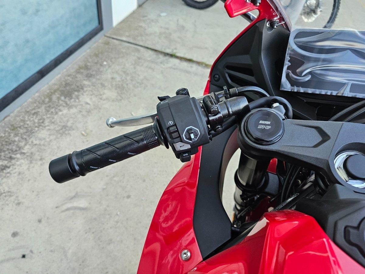 2026 HONDA CBR650R E-CLUTCH SPORTS