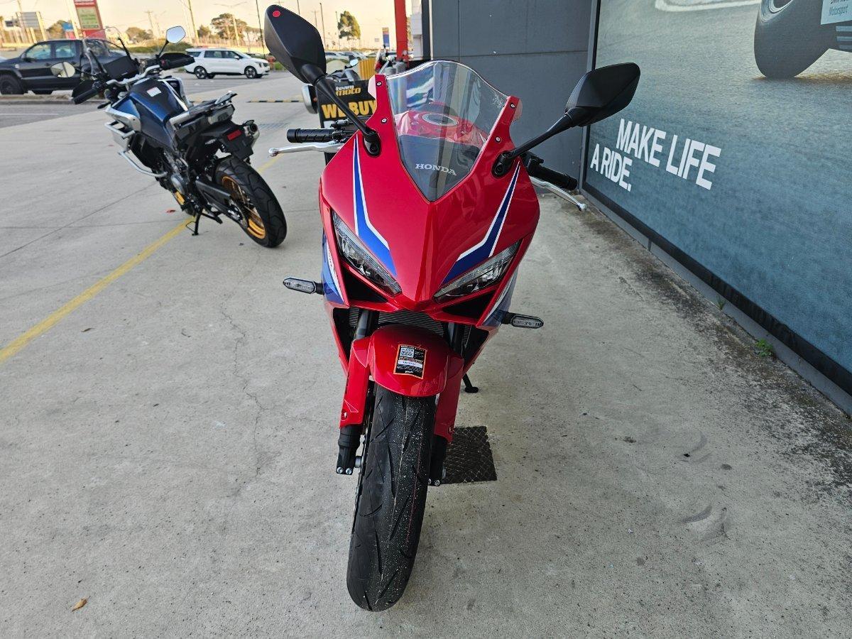 2026 HONDA CBR650R E-CLUTCH SPORTS