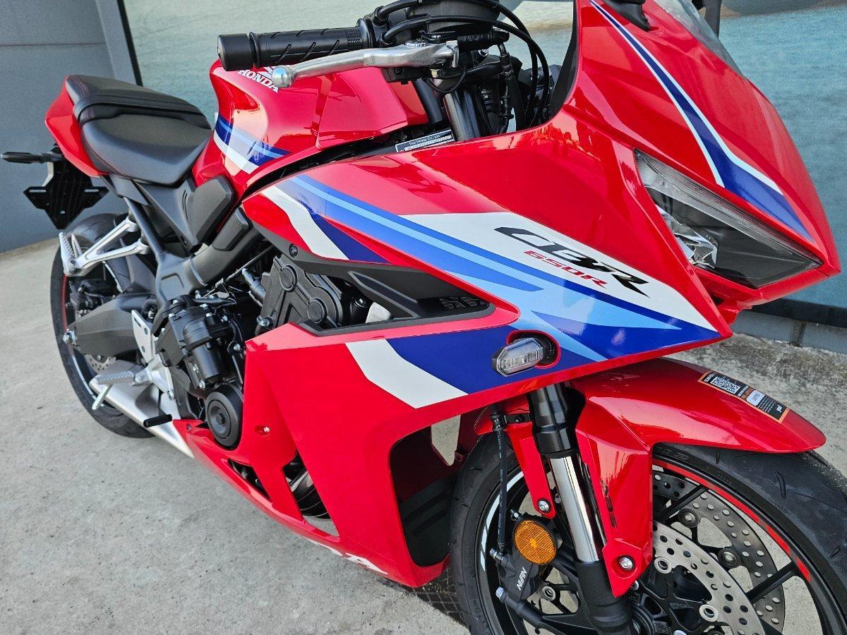 2026 HONDA CBR650R E-CLUTCH SPORTS