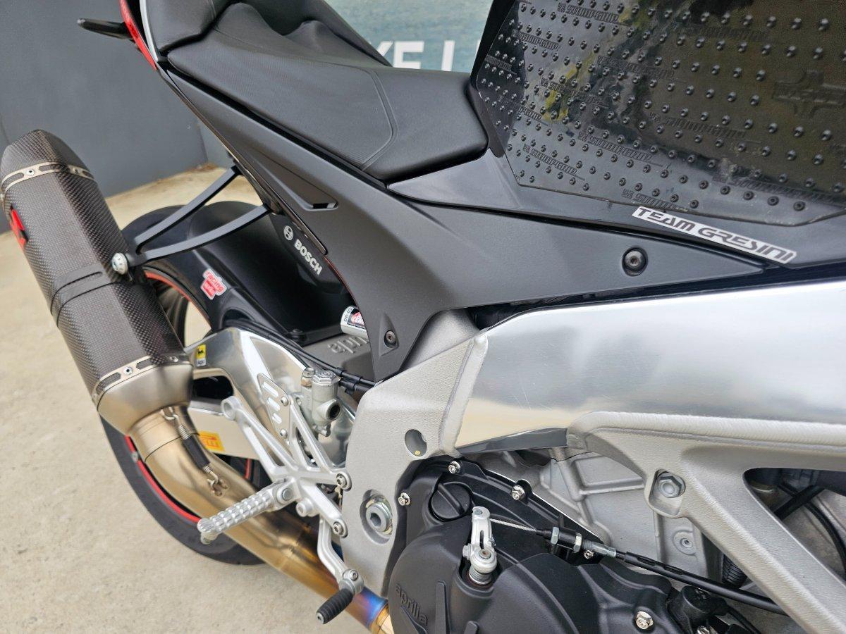 2017 APRILIA TUONO V4 RR SPORTS