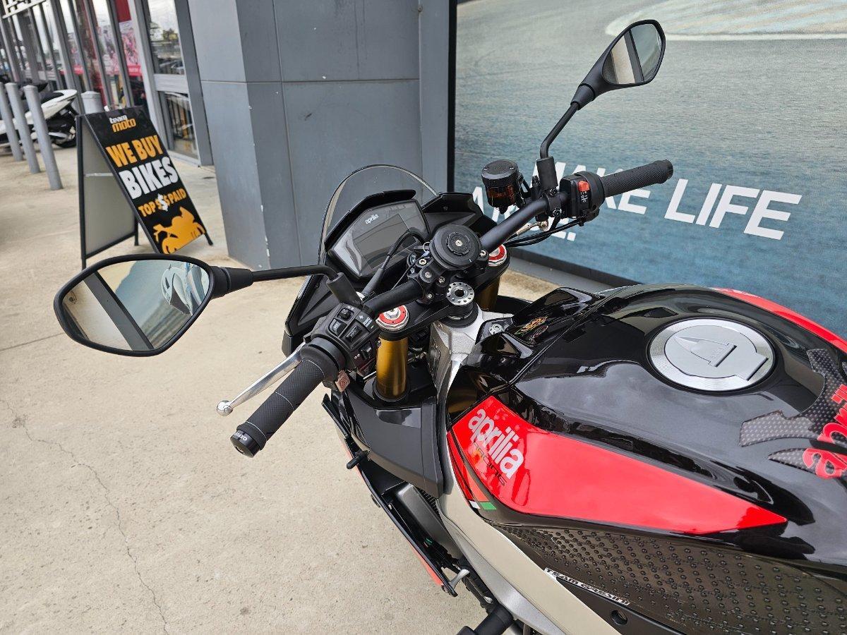 2017 APRILIA TUONO V4 RR SPORTS