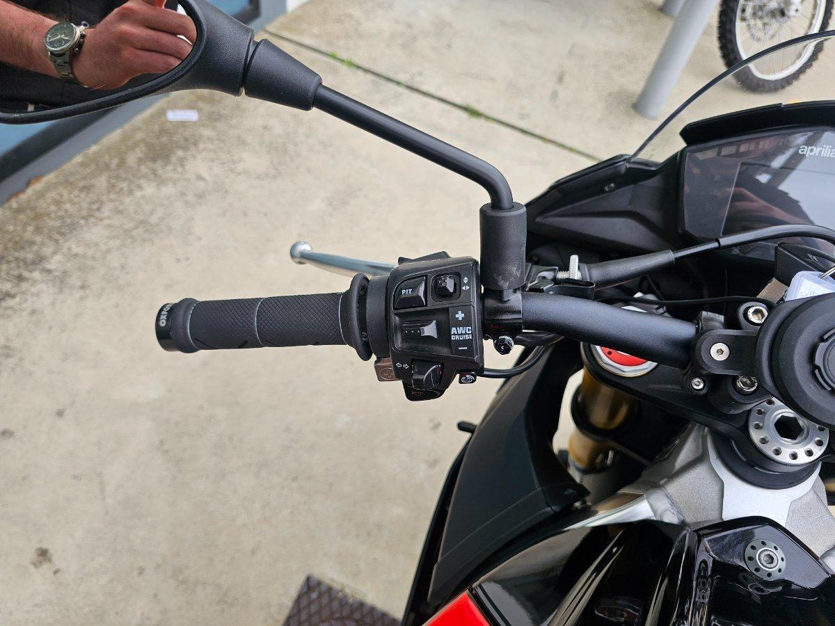 2017 APRILIA TUONO V4 RR SPORTS