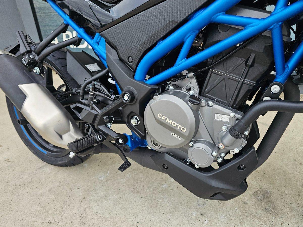 2025 CF MOTO 300 NK ROAD