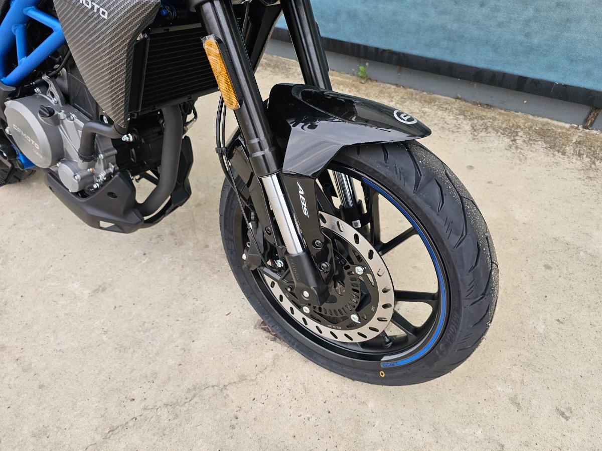 2025 CF MOTO 300 NK ROAD