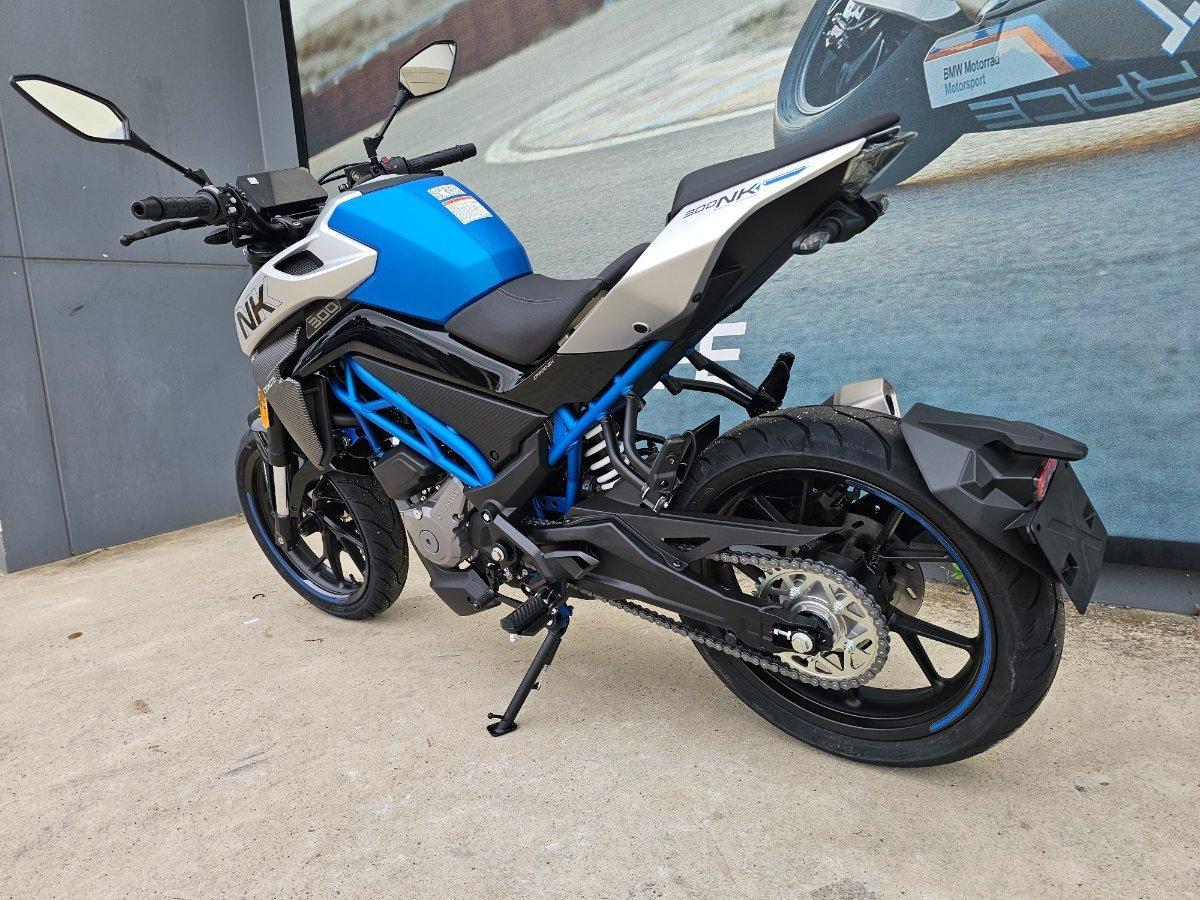 2025 CF MOTO 300 NK ROAD