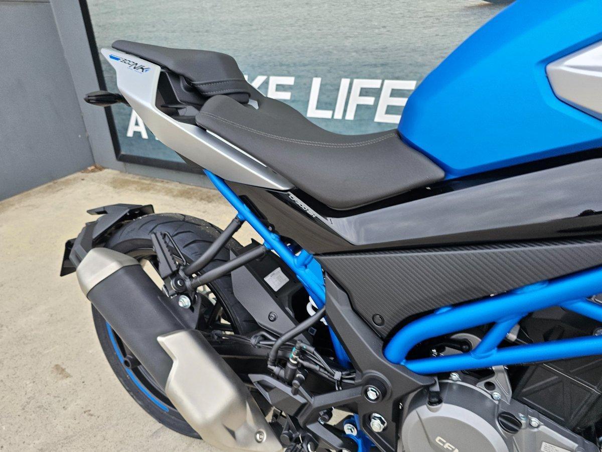 2025 CF MOTO 300 NK ROAD