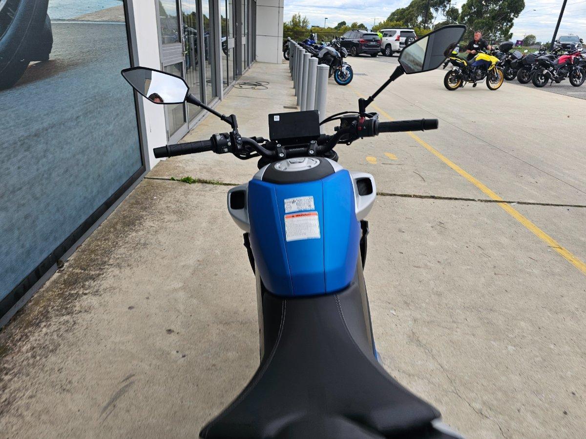 2025 CF MOTO 300 NK ROAD