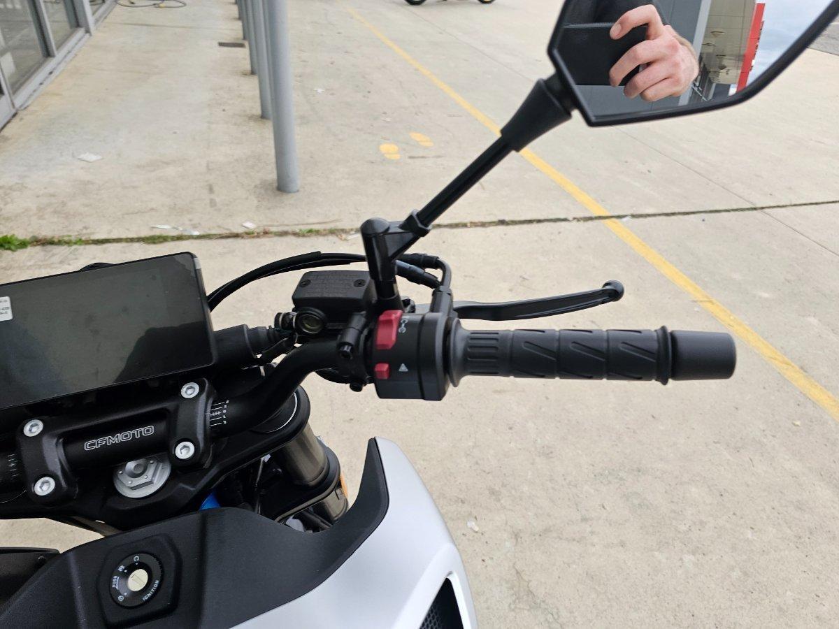 2025 CF MOTO 300 NK ROAD