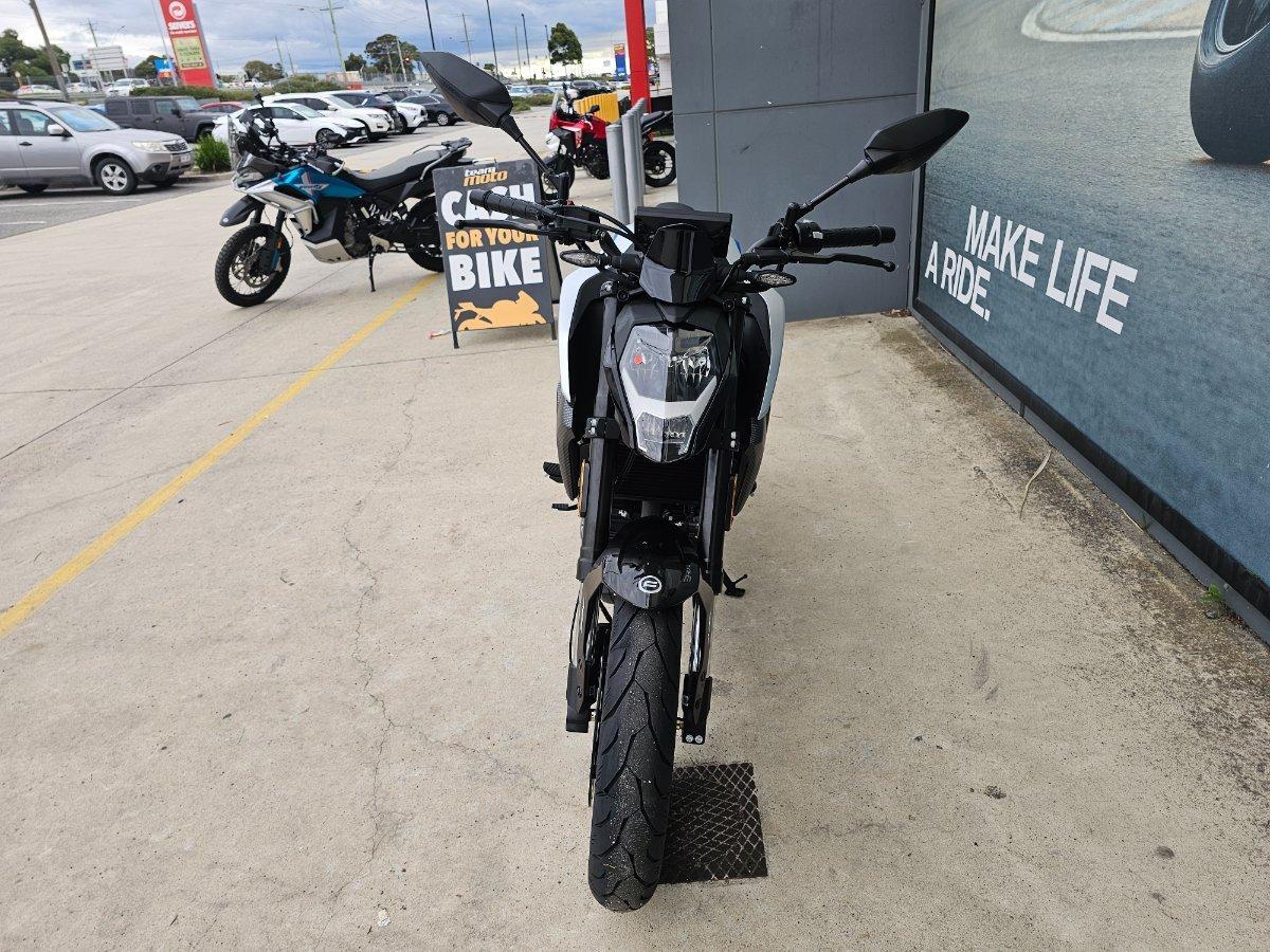 2025 CF MOTO 300 NK ROAD