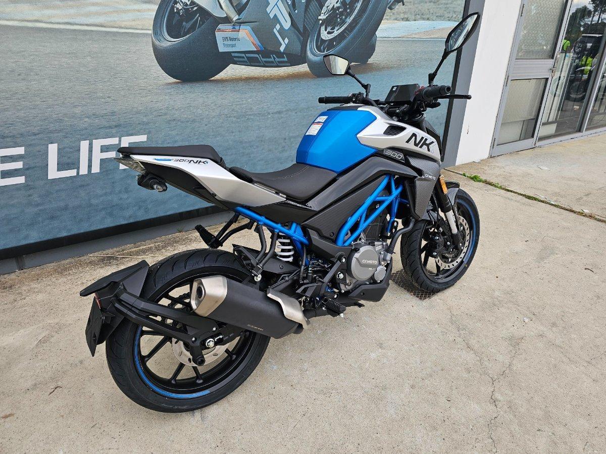 2025 CF MOTO 300 NK ROAD