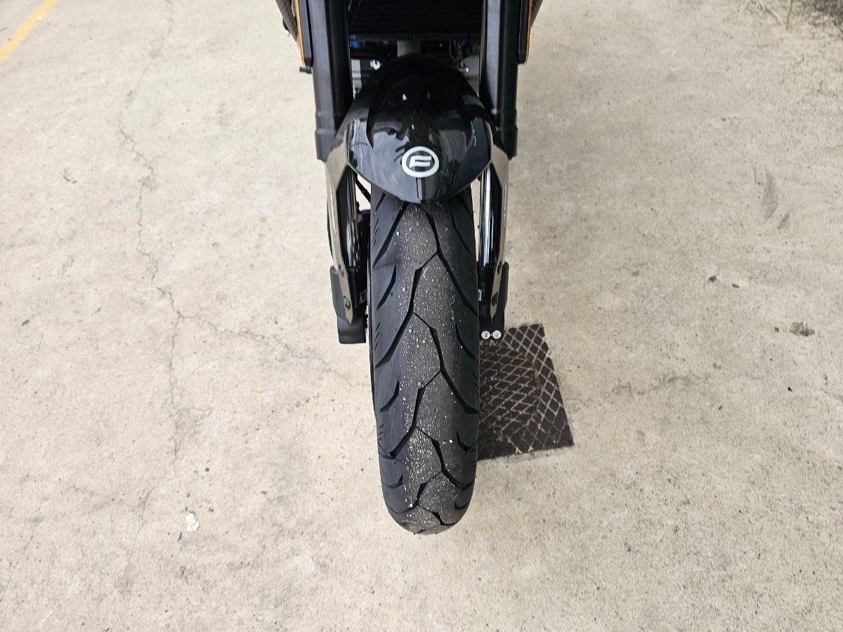 2025 CF MOTO 300 NK ROAD