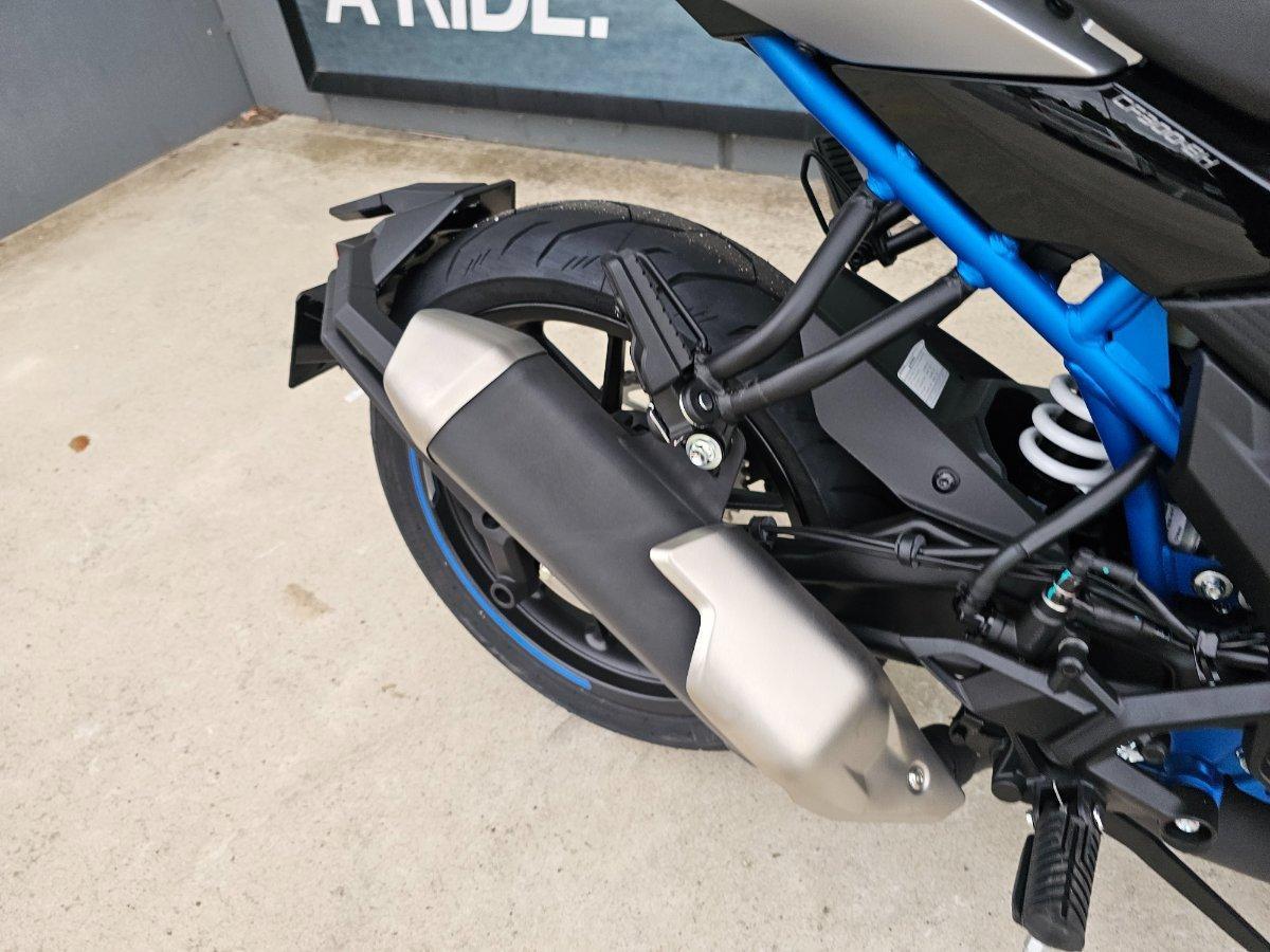 2025 CF MOTO 300 NK ROAD