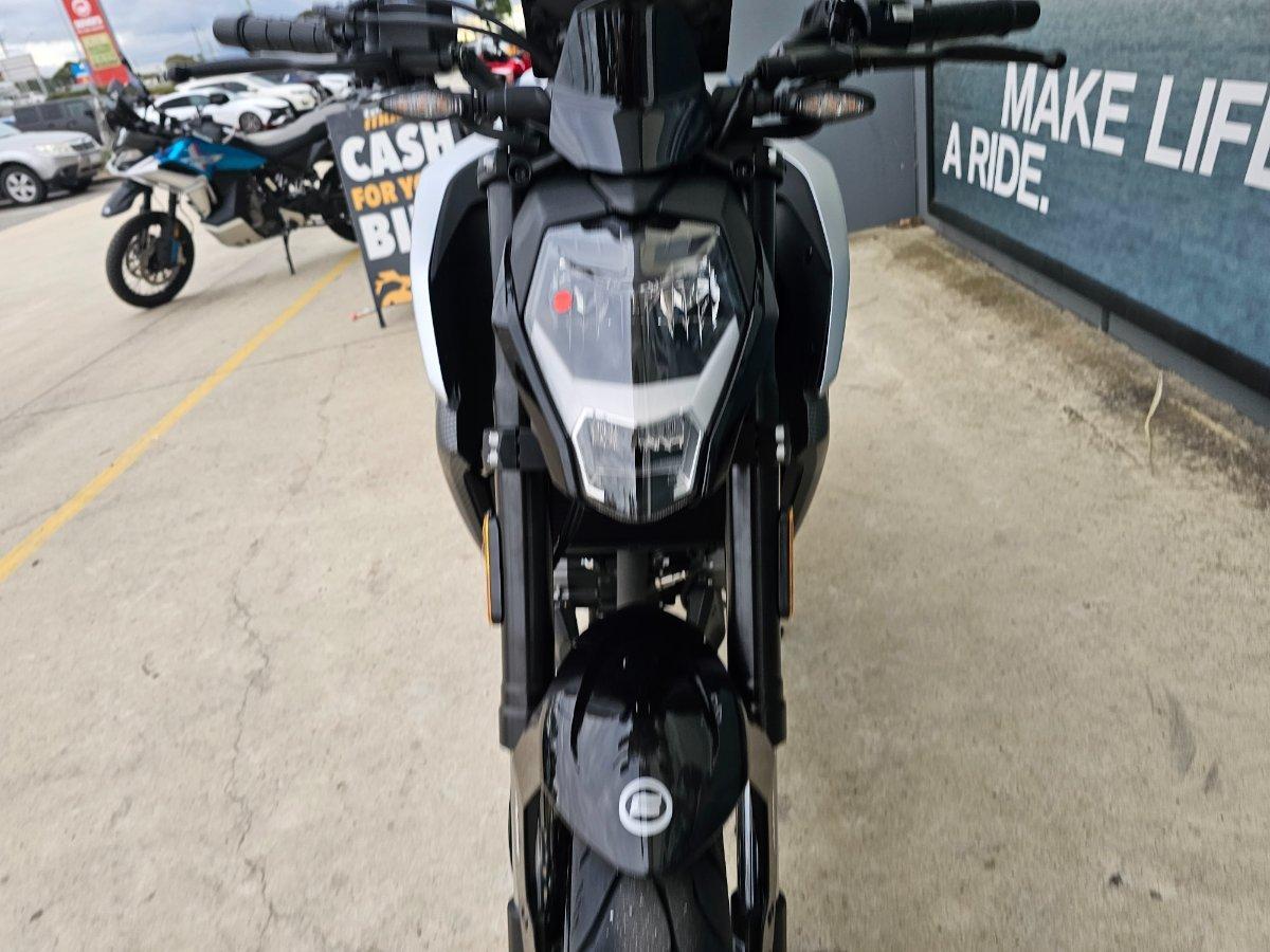 2025 CF MOTO 300 NK ROAD