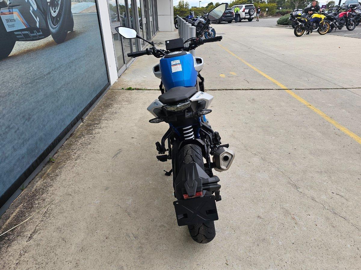 2025 CF MOTO 300 NK ROAD