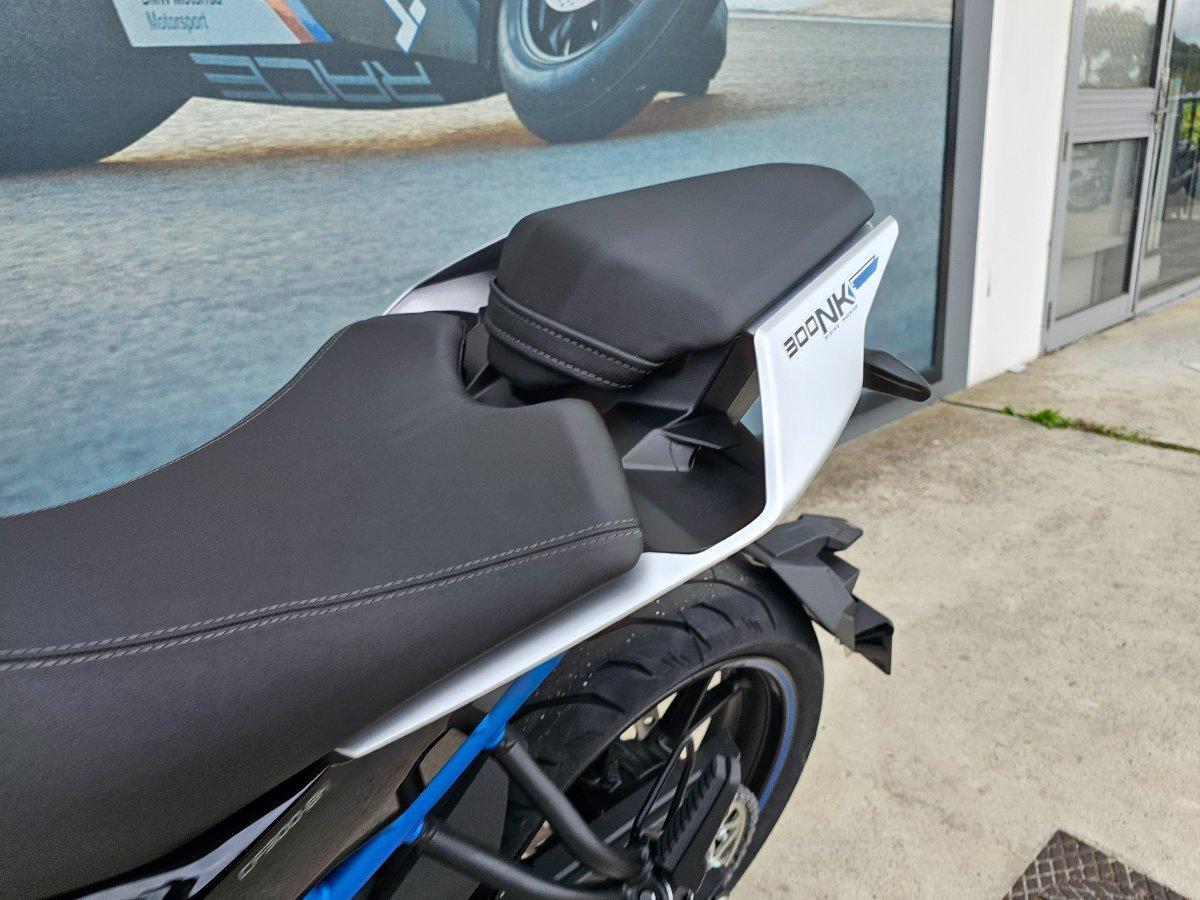 2025 CF MOTO 300 NK ROAD