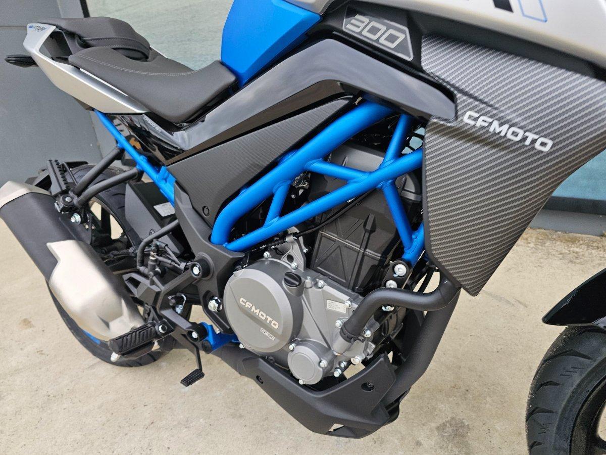 2025 CF MOTO 300 NK ROAD