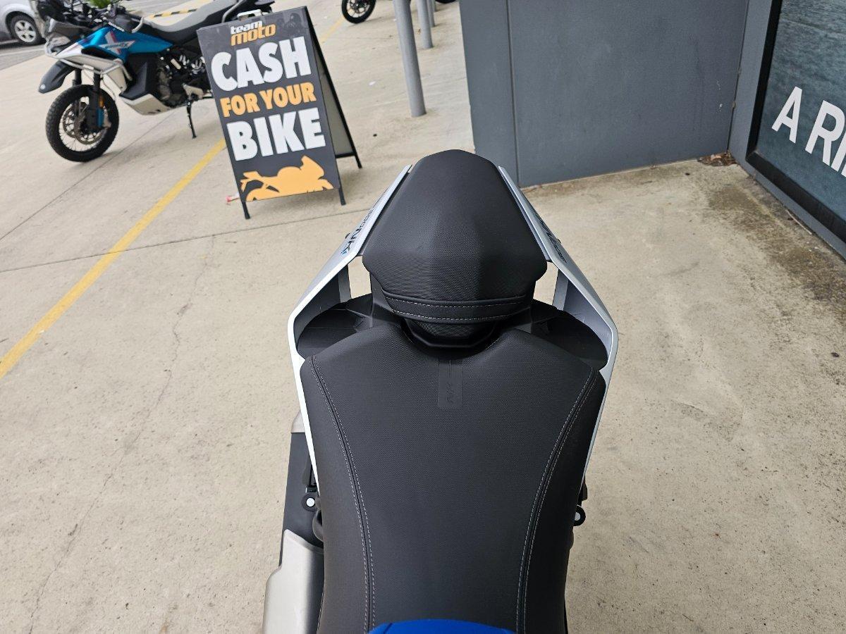2025 CF MOTO 300 NK ROAD