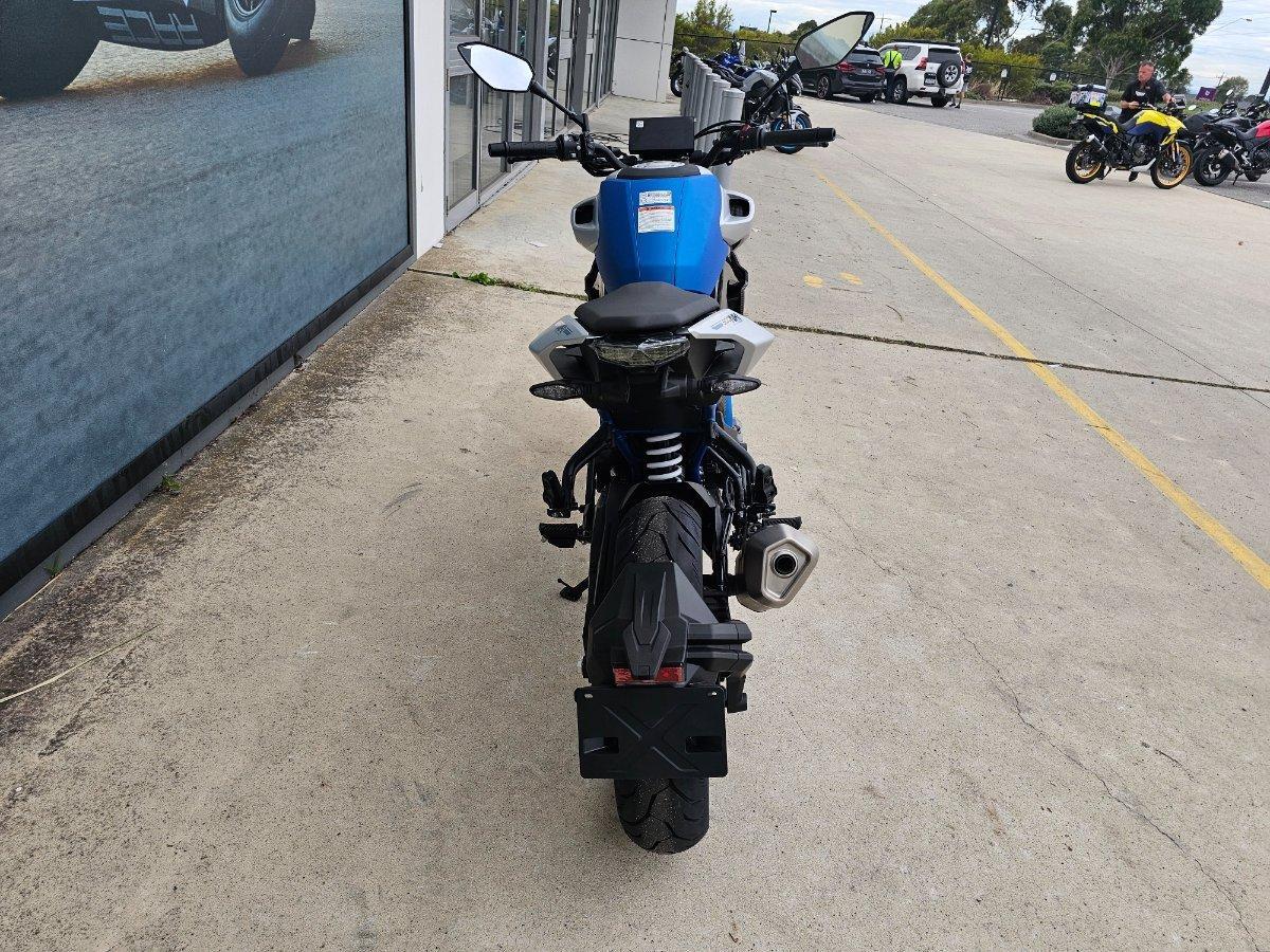 2025 CF MOTO 300 NK ROAD