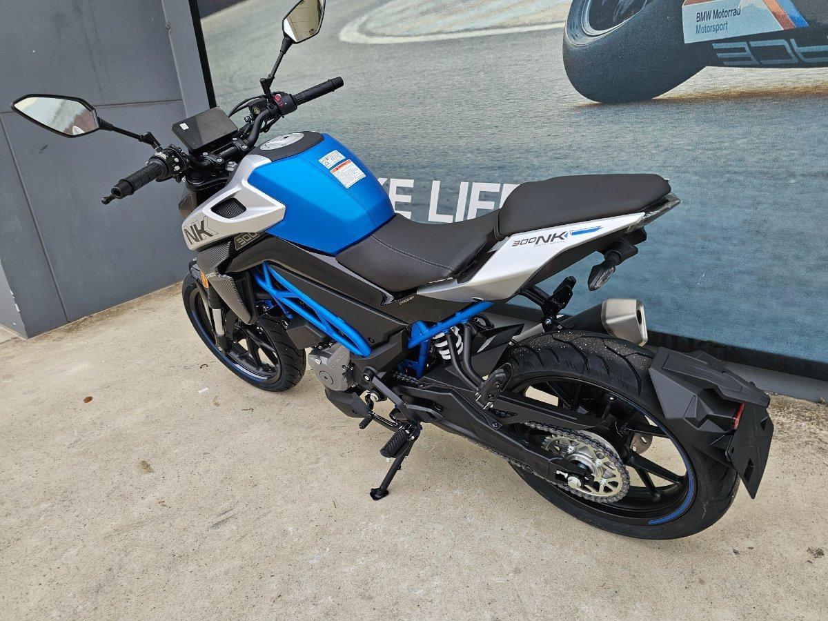 2025 CF MOTO 300 NK ROAD