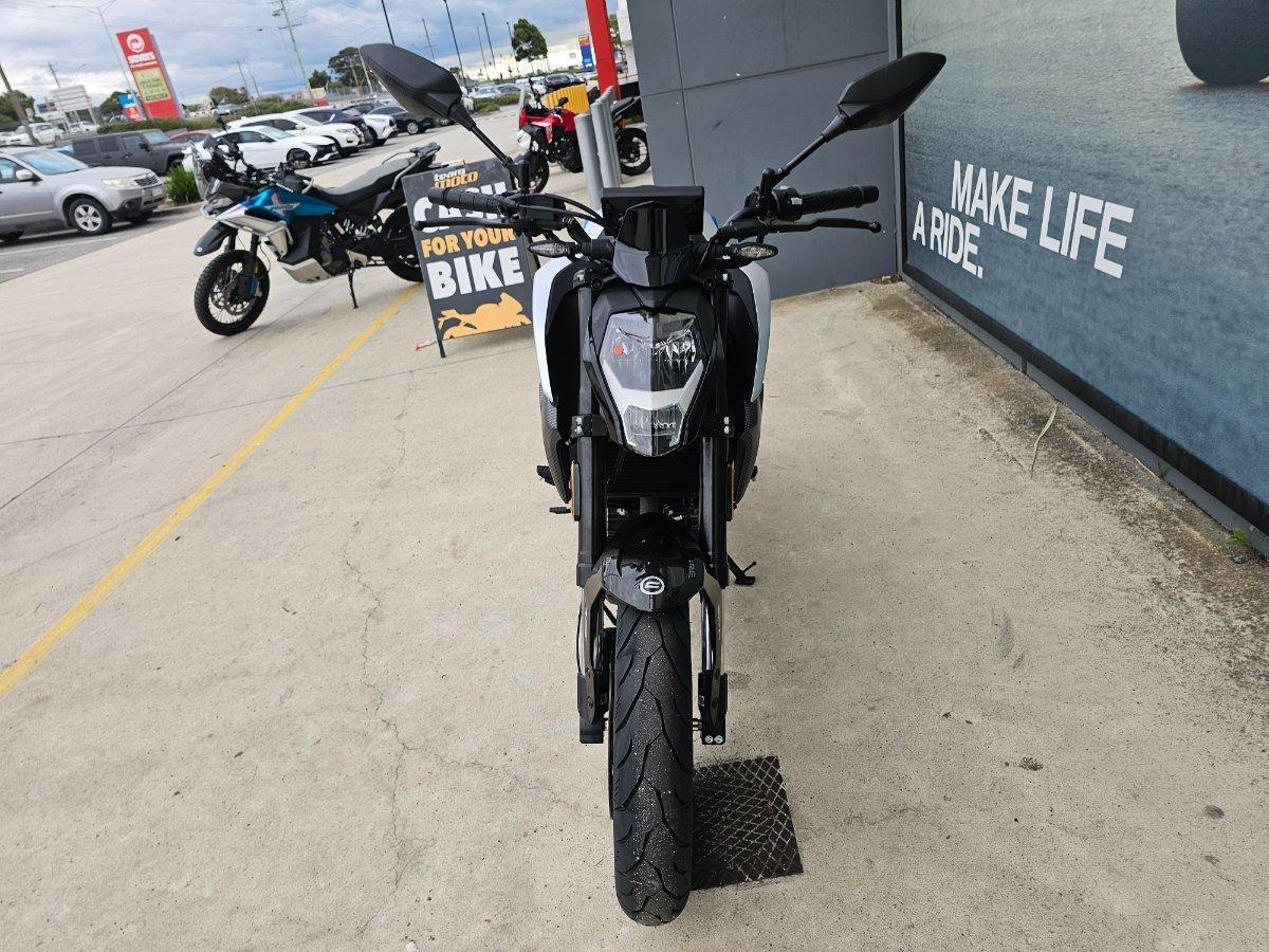 2025 CF MOTO 300 NK ROAD