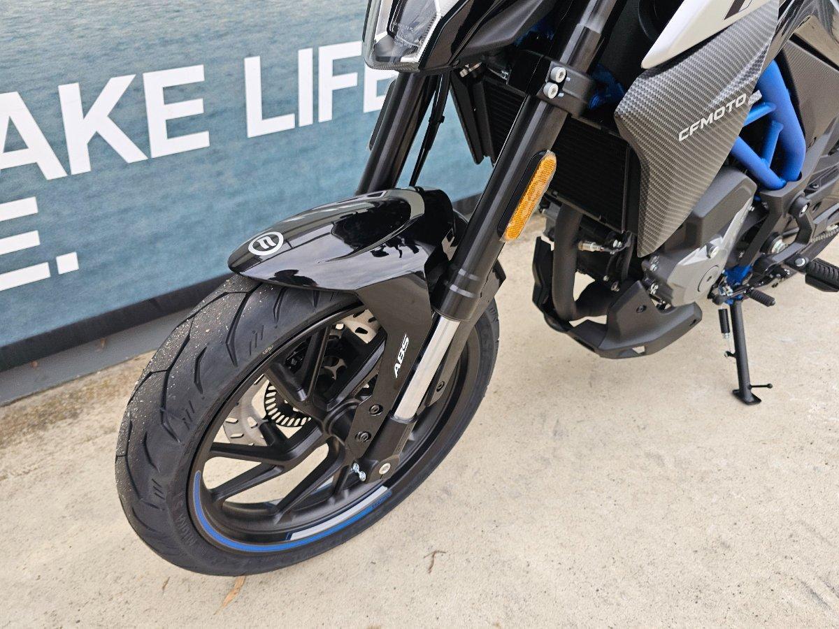 2025 CF MOTO 300 NK ROAD