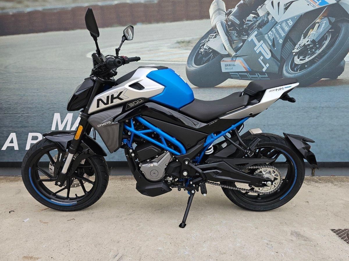 2025 CF MOTO 300 NK ROAD