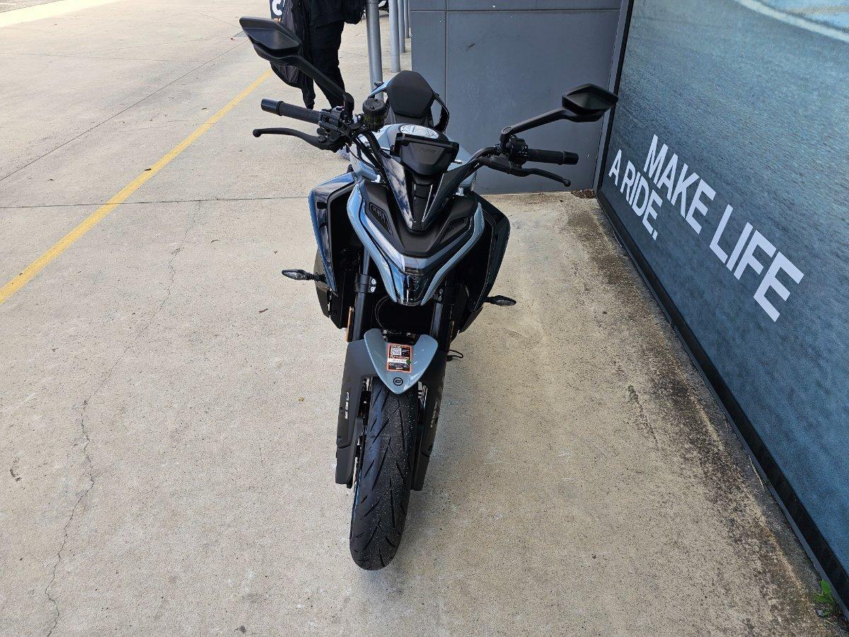 2025 CF MOTO 675 NK ROAD