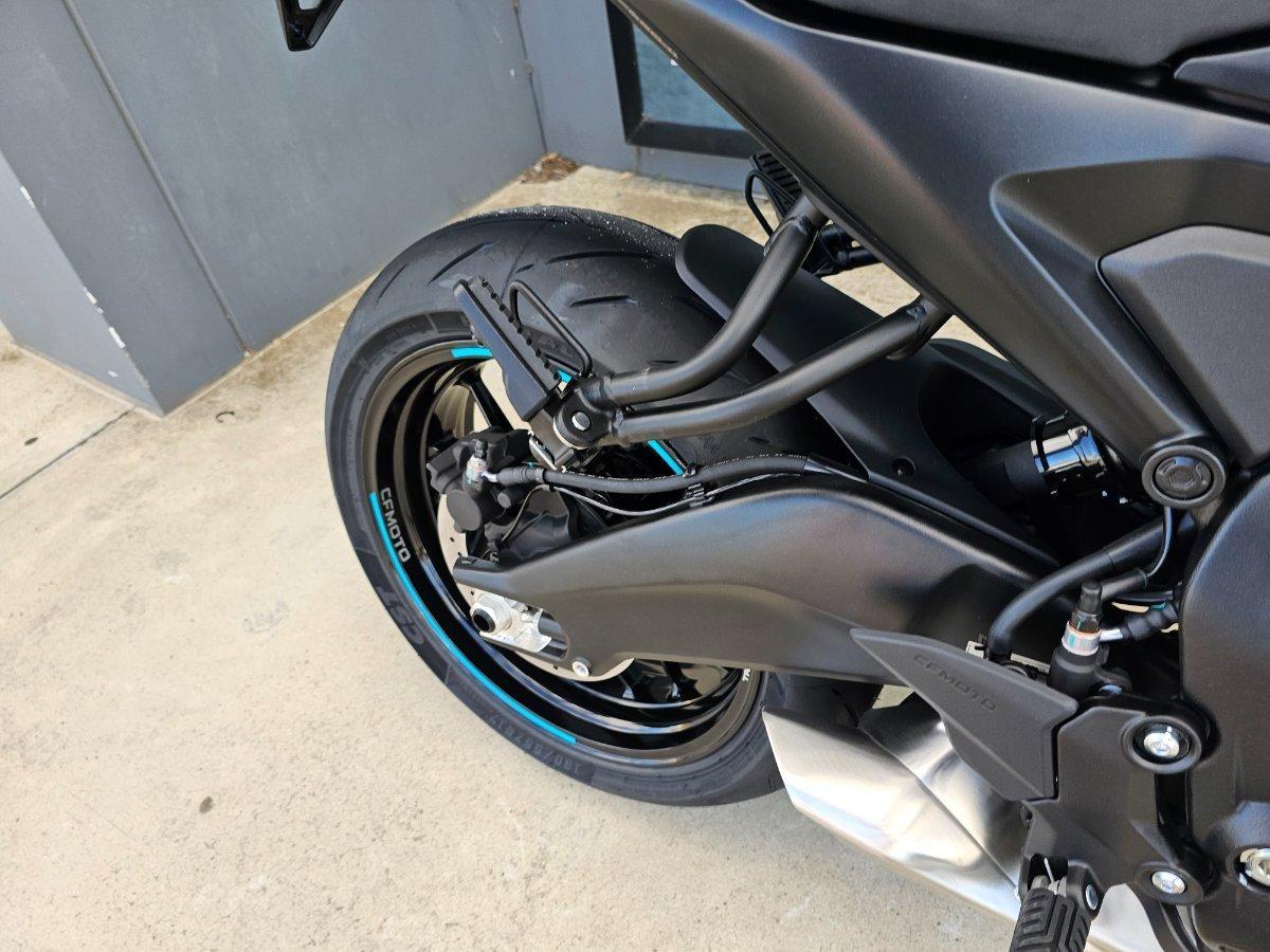 2025 CF MOTO 675 NK ROAD