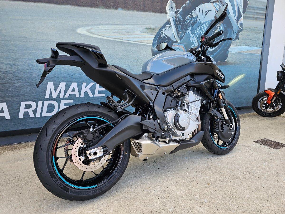 2025 CF MOTO 675 NK ROAD