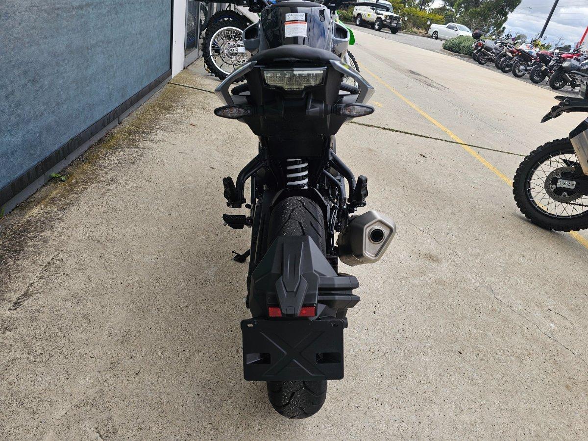 2025 CF MOTO 300 NK ABS ROAD