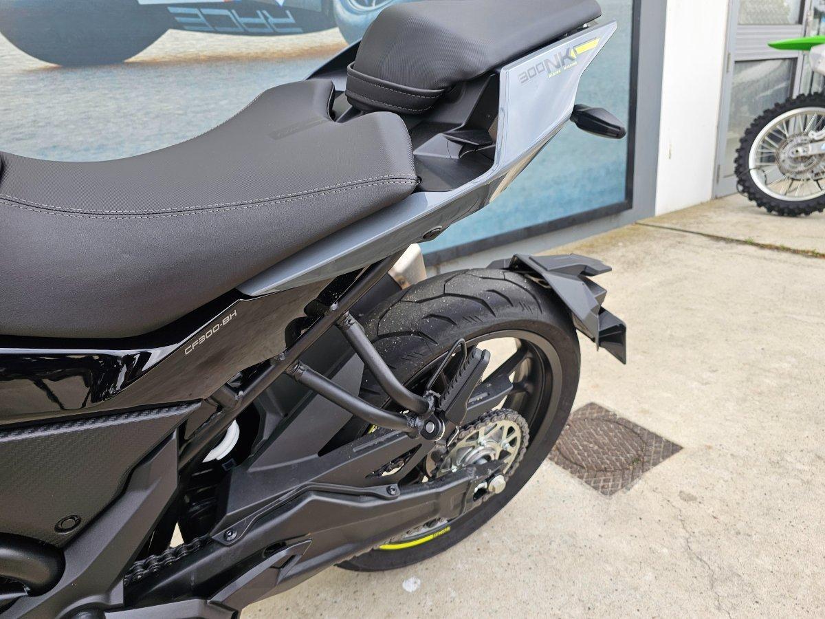 2025 CF MOTO 300 NK ABS ROAD
