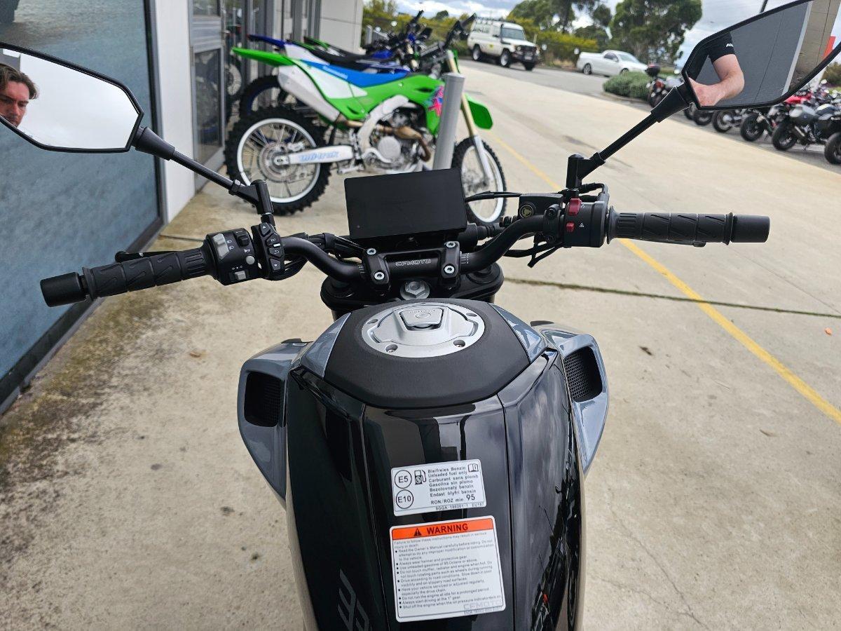 2025 CF MOTO 300 NK ABS ROAD